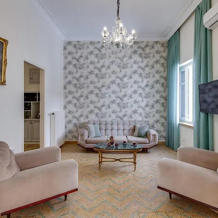 Samouil Steps From The Tatil Evi